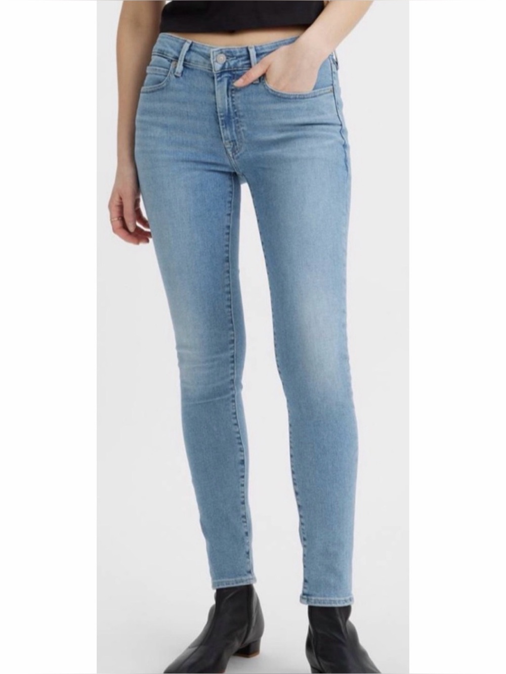 LEVI’S • Classic Light Blue 711 Skinny Jeans, 29